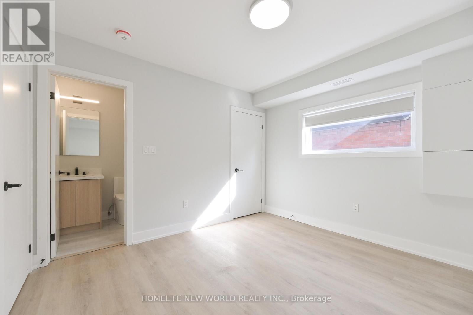 Upper - 997 DUFFERIN STREET Image 10