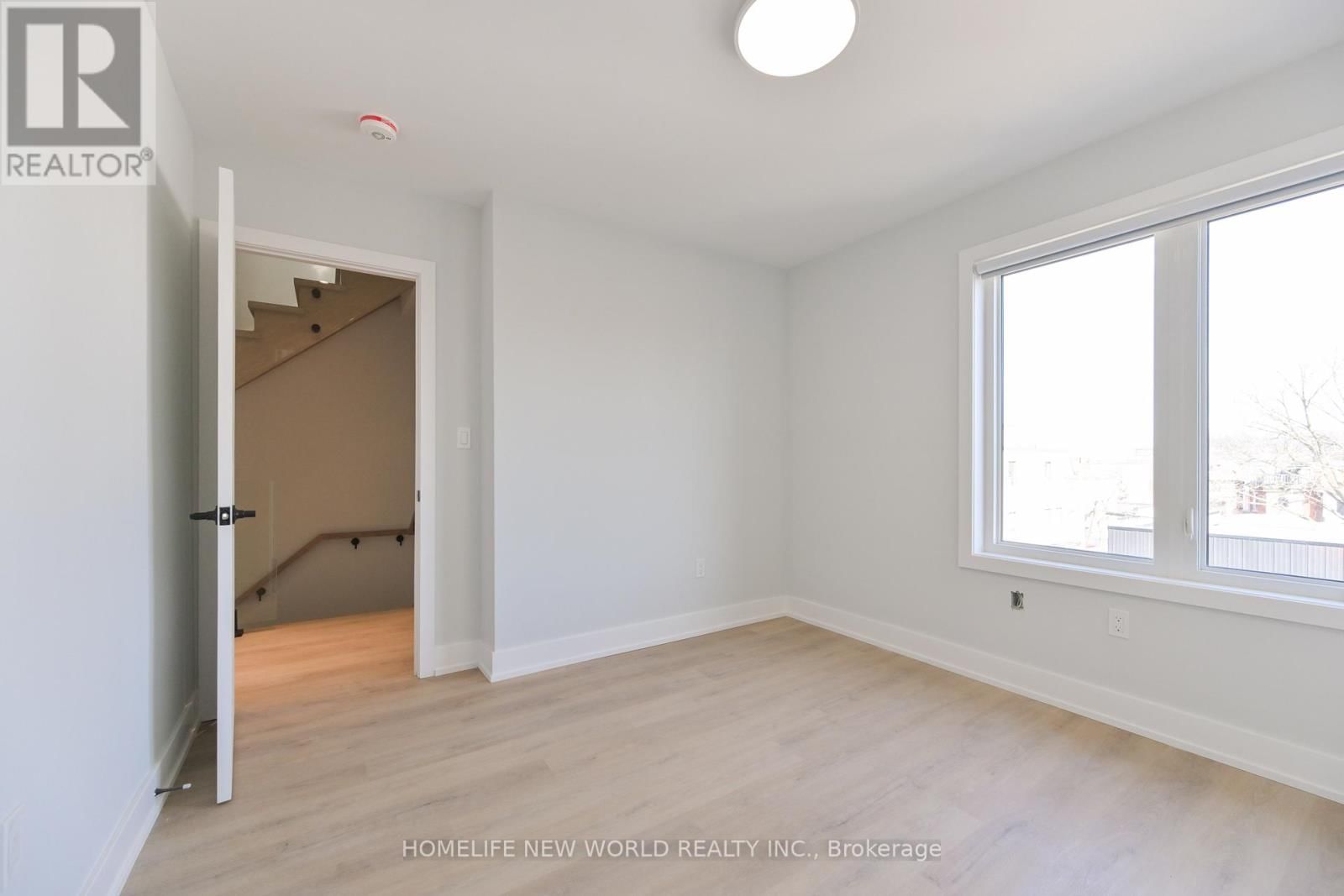 Upper - 997 DUFFERIN STREET Image 13