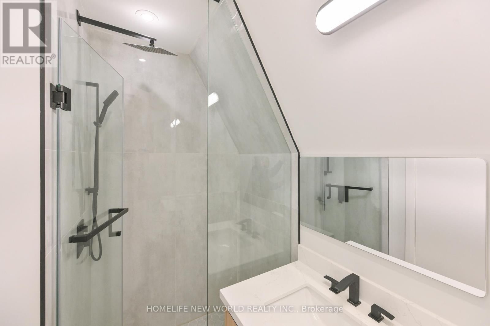 Upper - 997 DUFFERIN STREET Image 15