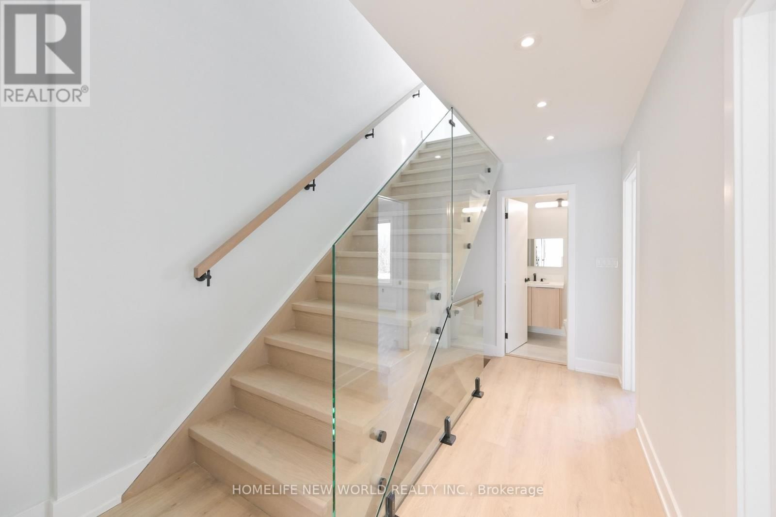 Upper - 997 DUFFERIN STREET Image 17