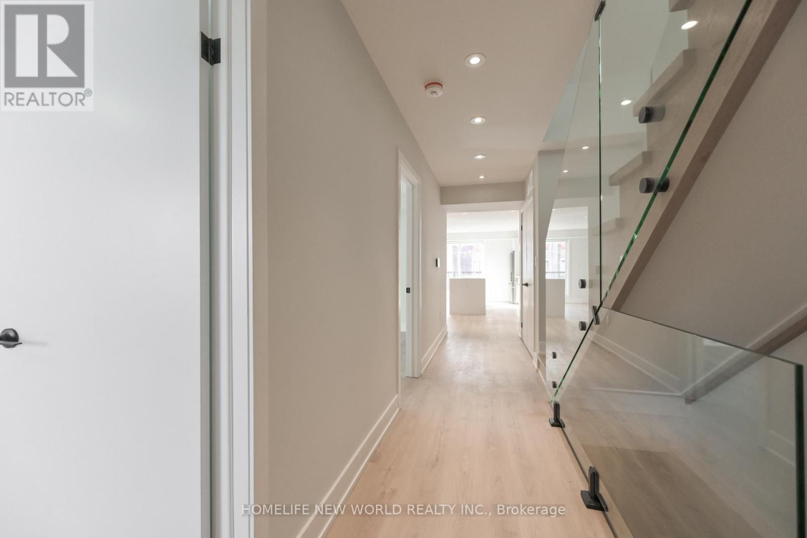 Upper - 997 DUFFERIN STREET Image 2