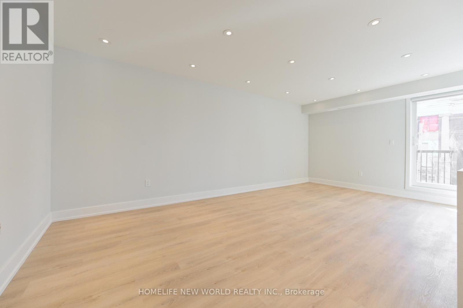 Upper - 997 DUFFERIN STREET Image 8