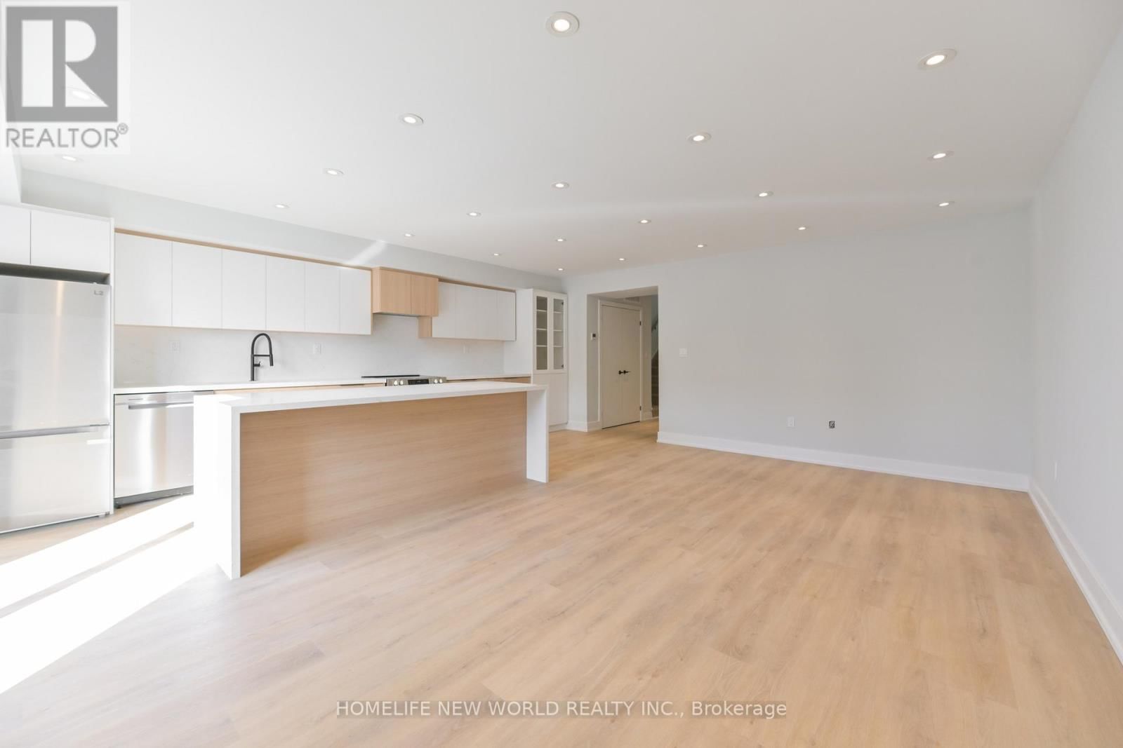 Upper - 997 DUFFERIN STREET Image 9