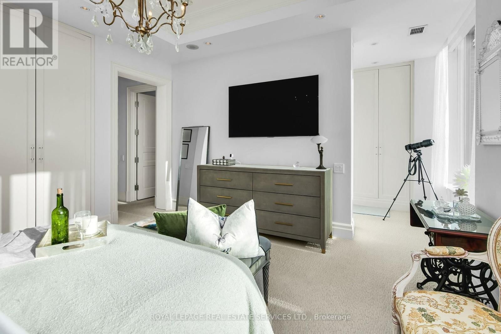 1701 - 155 ST CLAIR AVENUE WEST Image 12