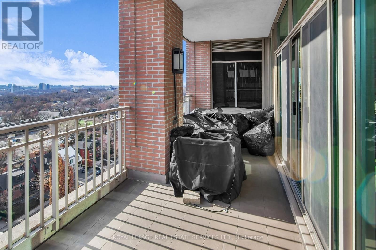 1701 - 155 ST CLAIR AVENUE WEST Image 18