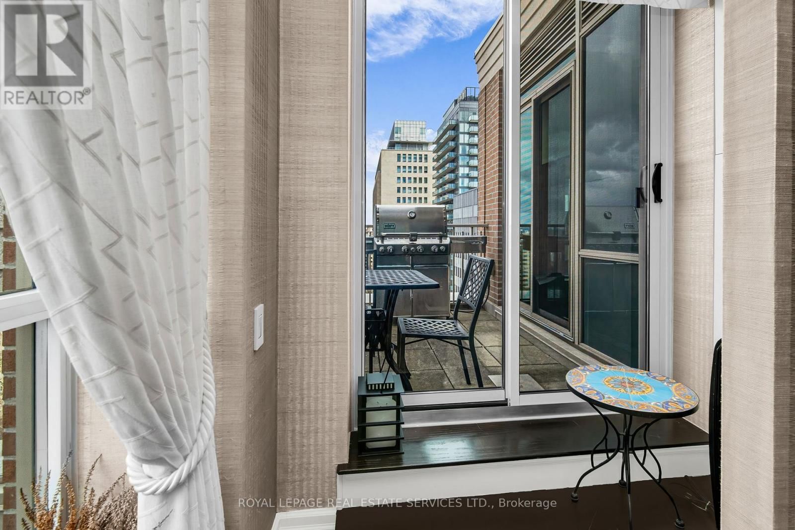 1701 - 155 ST CLAIR AVENUE WEST Image 32