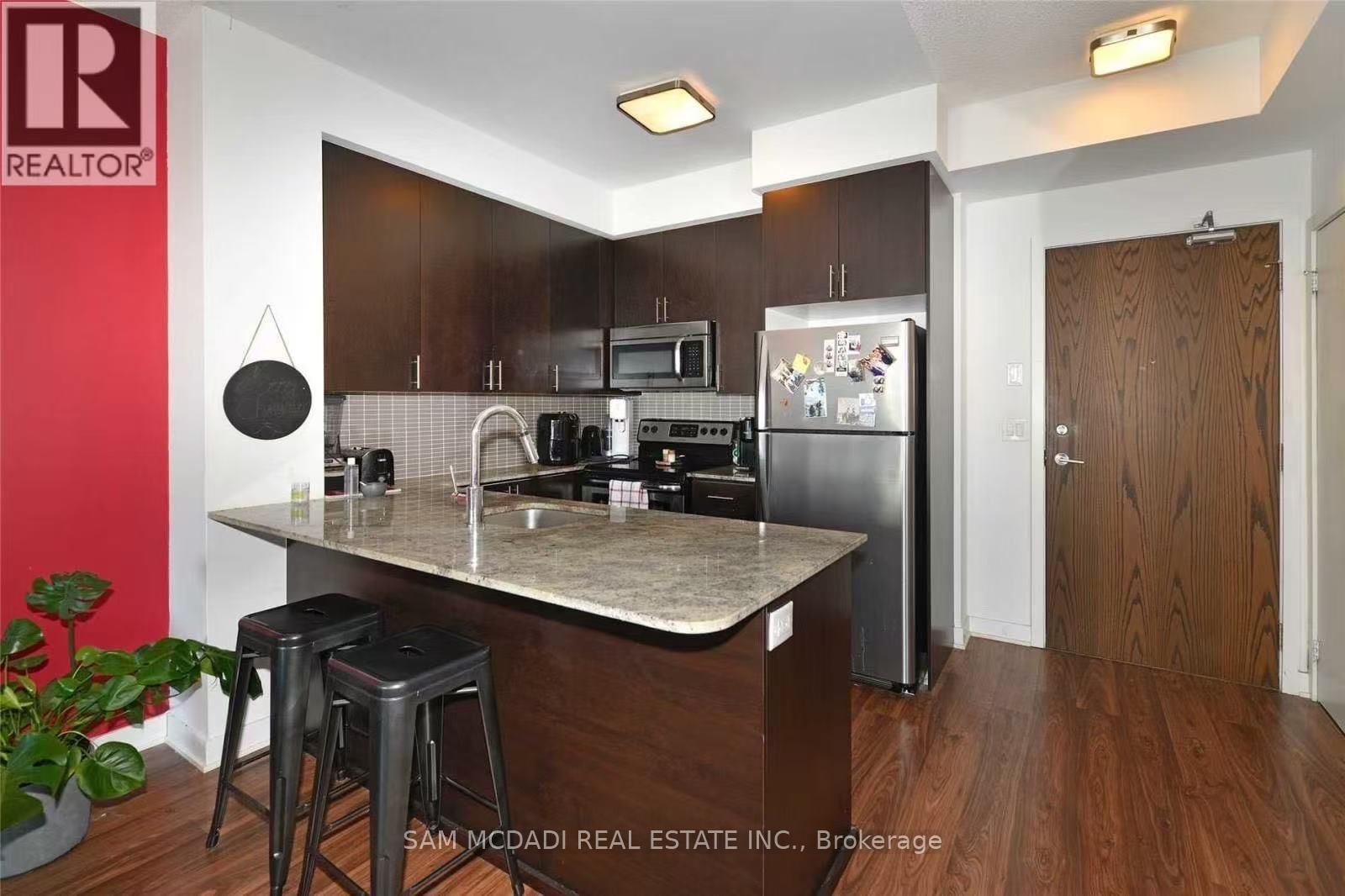 909 - 260 SACKVILLE STREET Image 3