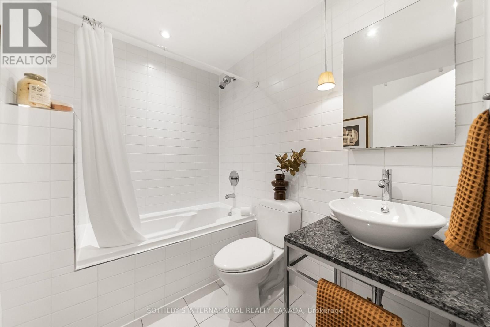 302 - 75 PORTLAND STREET Image 22