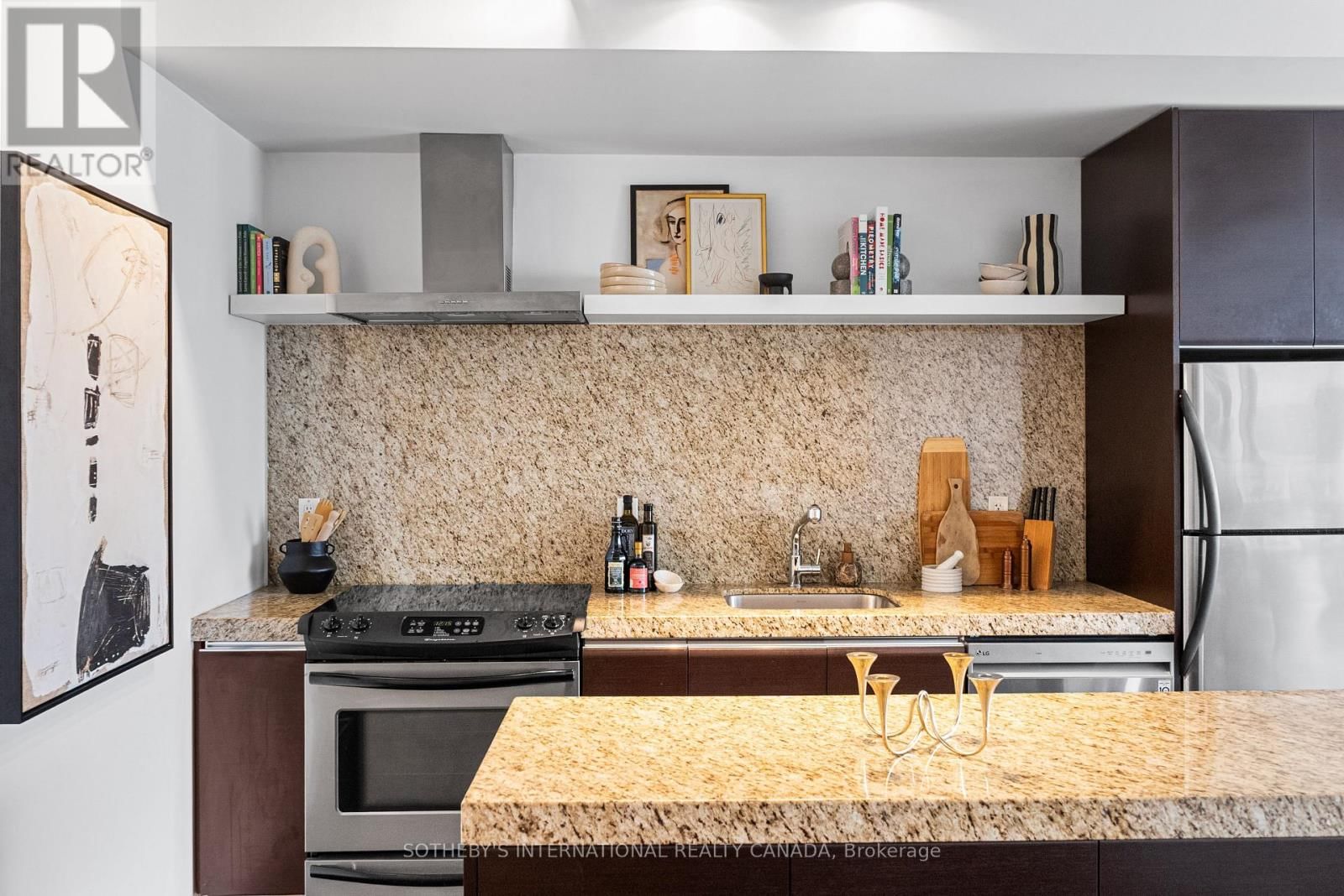 302 - 75 PORTLAND STREET Image 5