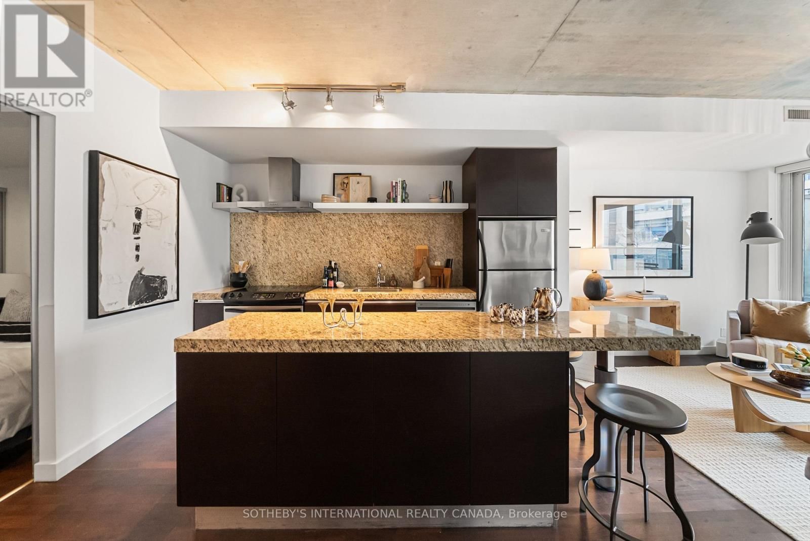 302 - 75 PORTLAND STREET Image 8