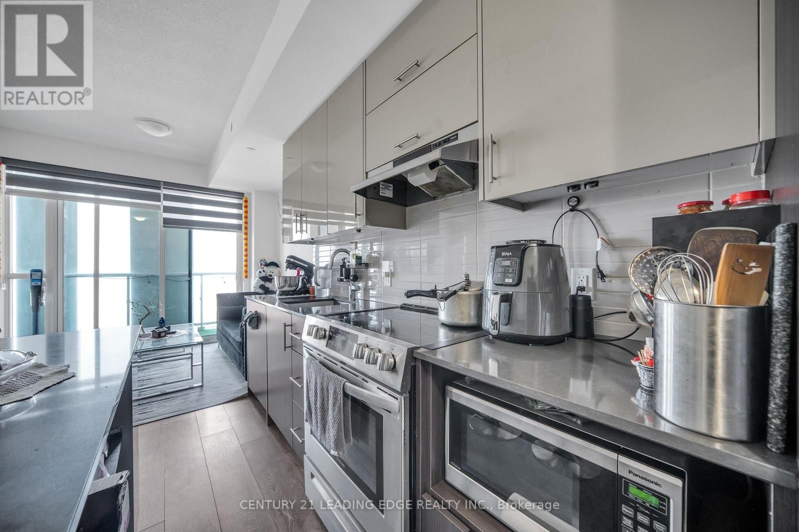 1110 - 188 FAIRVIEW MALL DRIVE Image 8