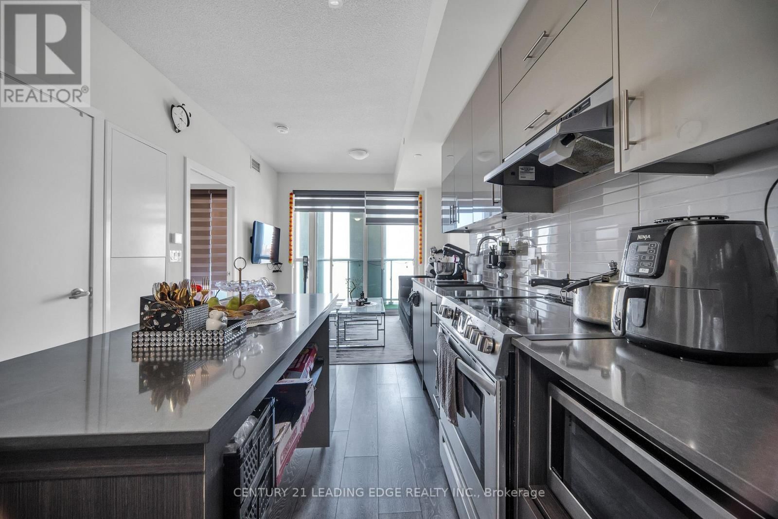 1110 - 188 FAIRVIEW MALL DRIVE Image 9