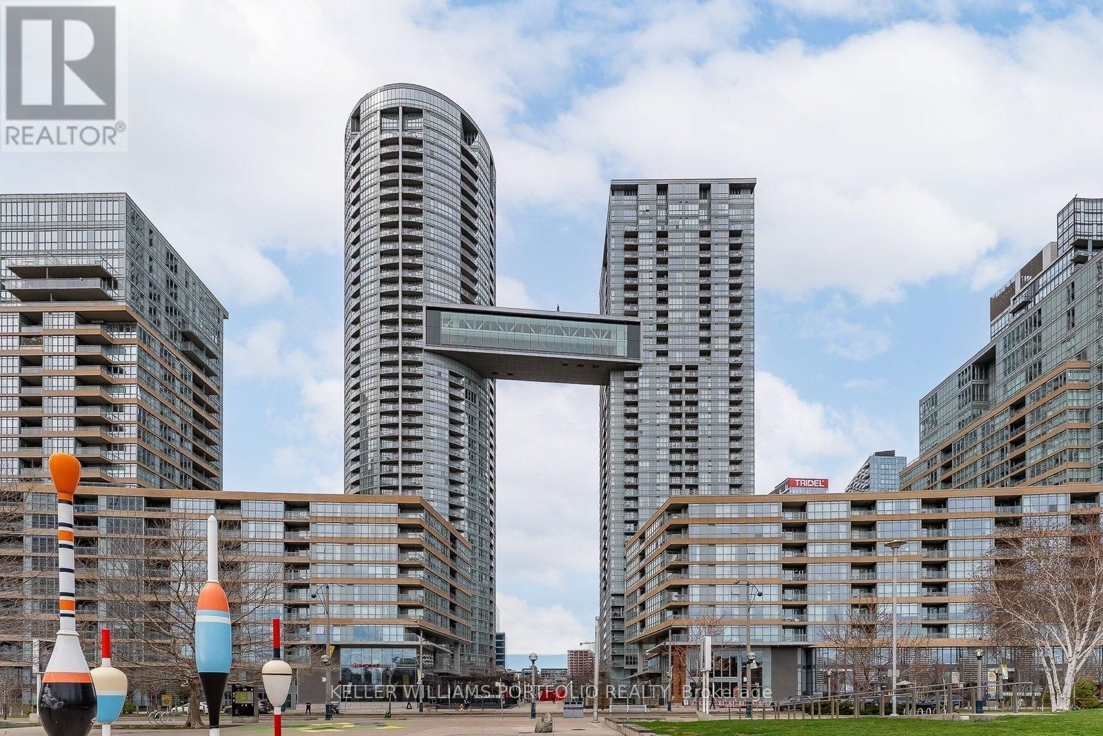 3916 - 15 ICEBOAT TERRACE Image 1