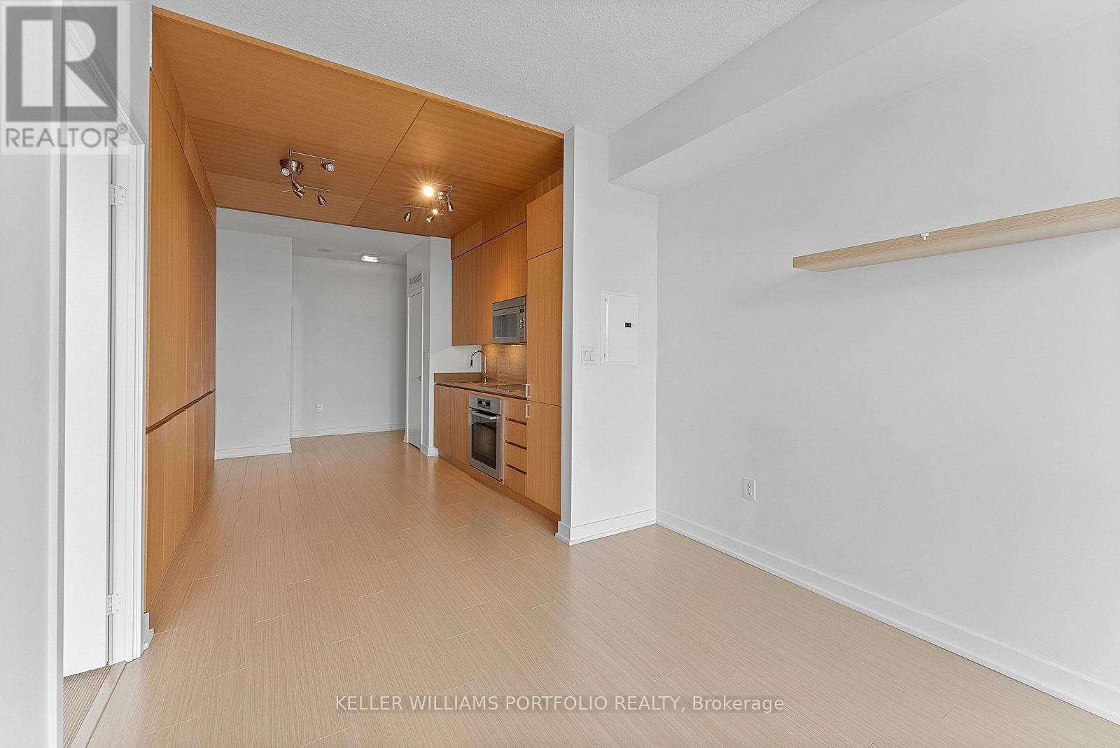 3916 - 15 ICEBOAT TERRACE Image 14