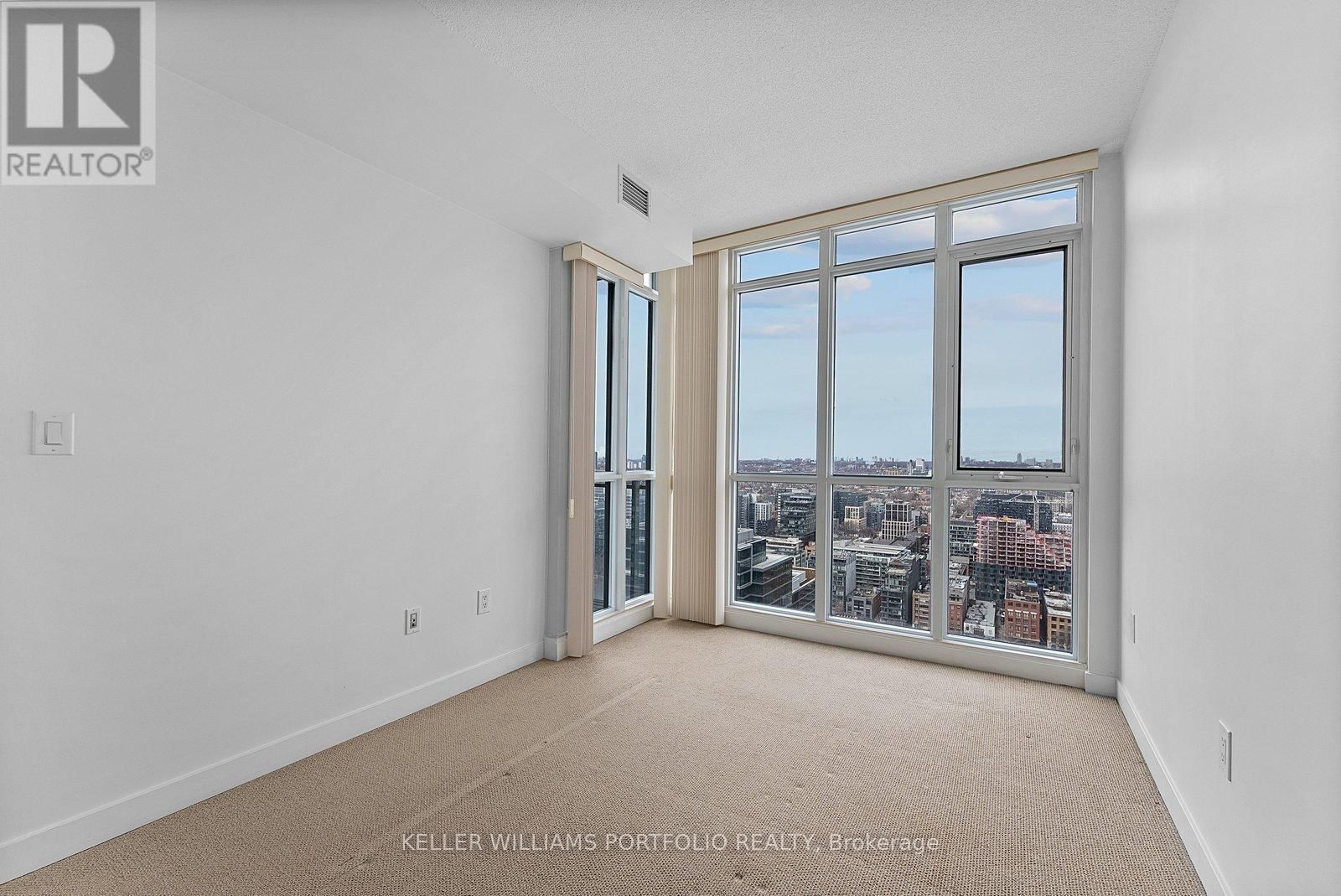 3916 - 15 ICEBOAT TERRACE Image 17