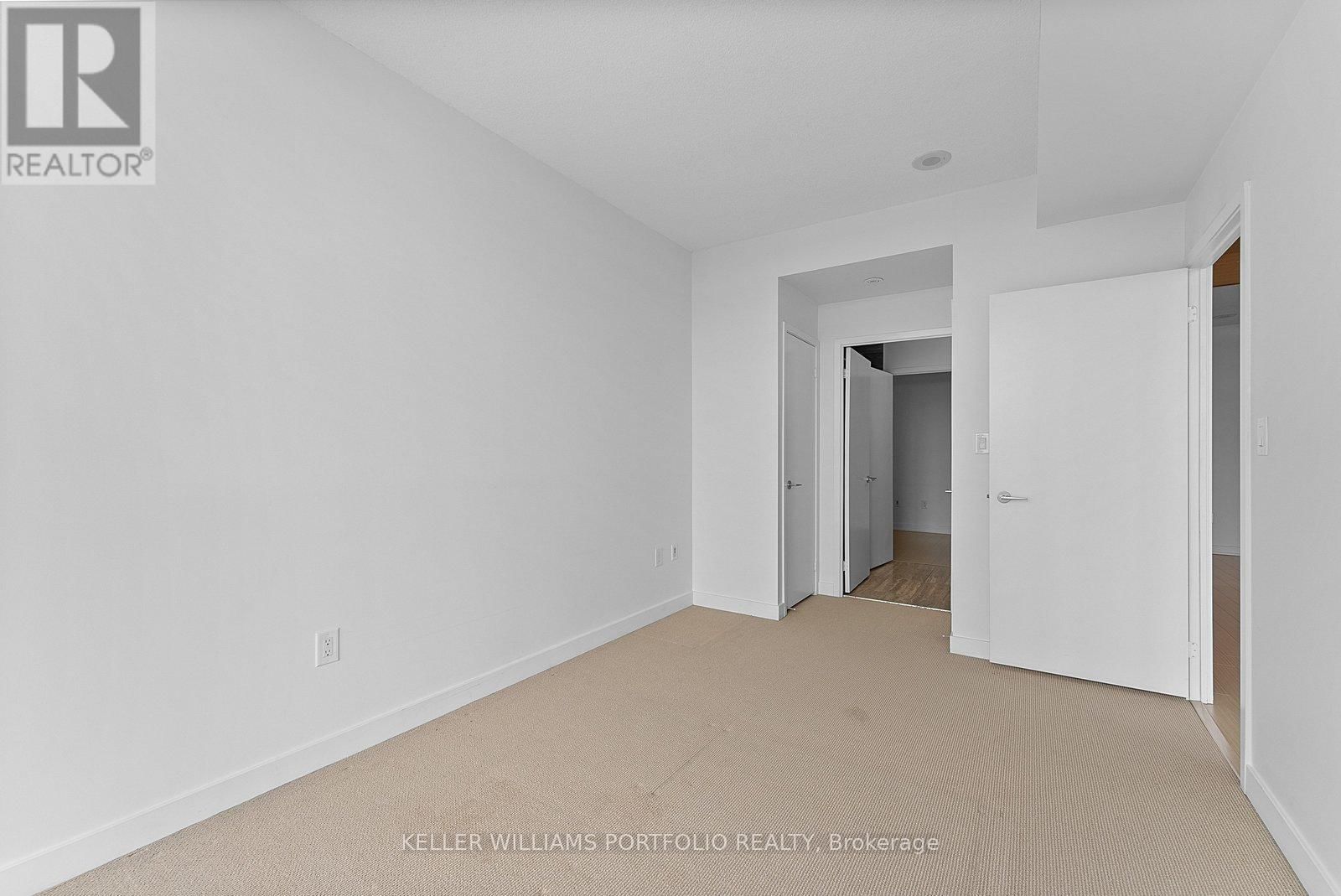 3916 - 15 ICEBOAT TERRACE Image 19