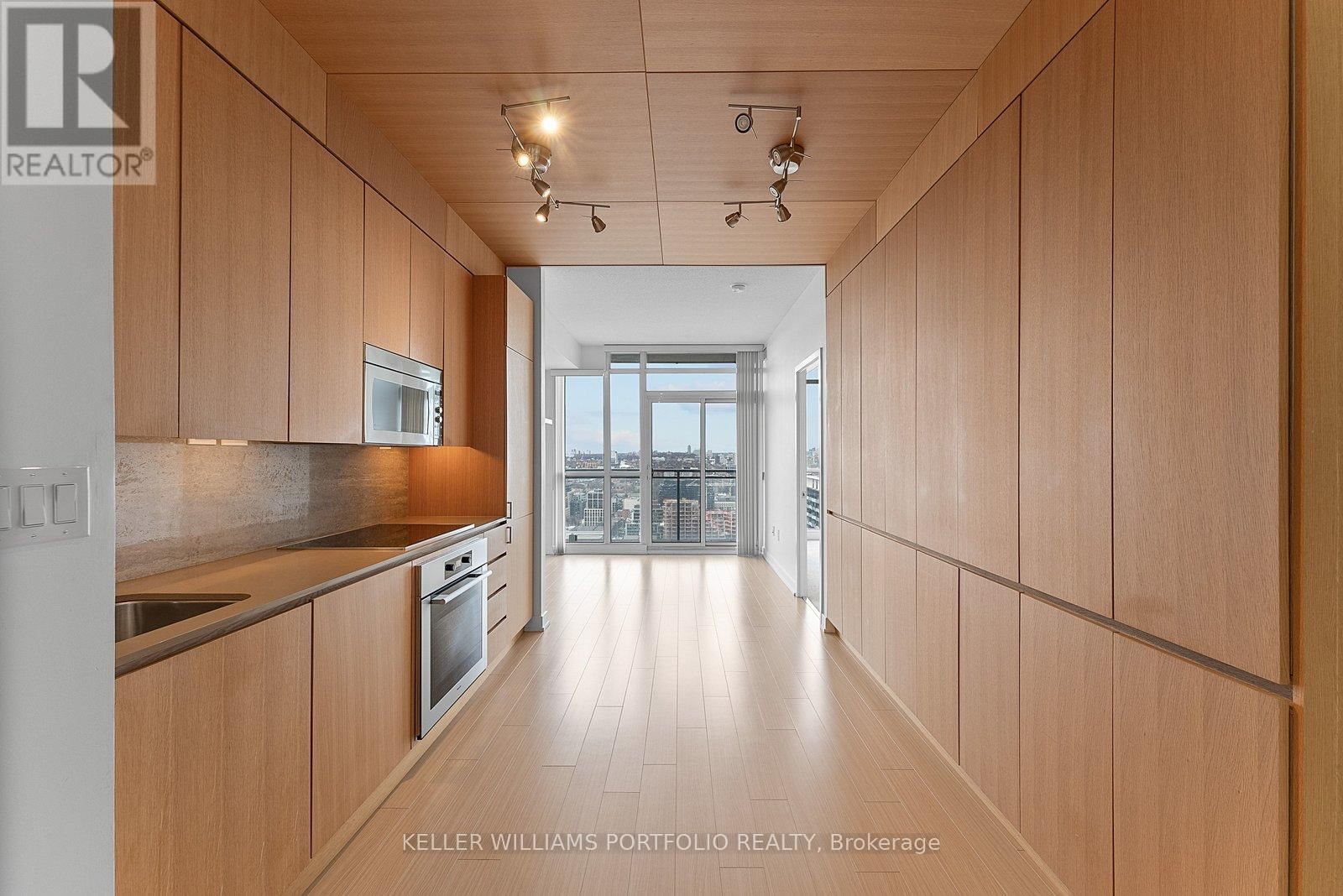 3916 - 15 ICEBOAT TERRACE Image 2