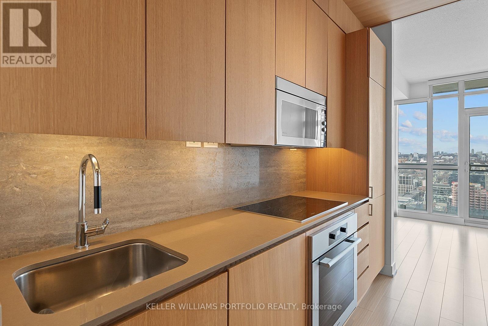 3916 - 15 ICEBOAT TERRACE Image 26