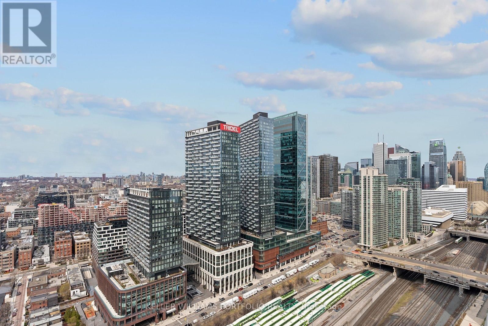 3916 - 15 ICEBOAT TERRACE Image 31