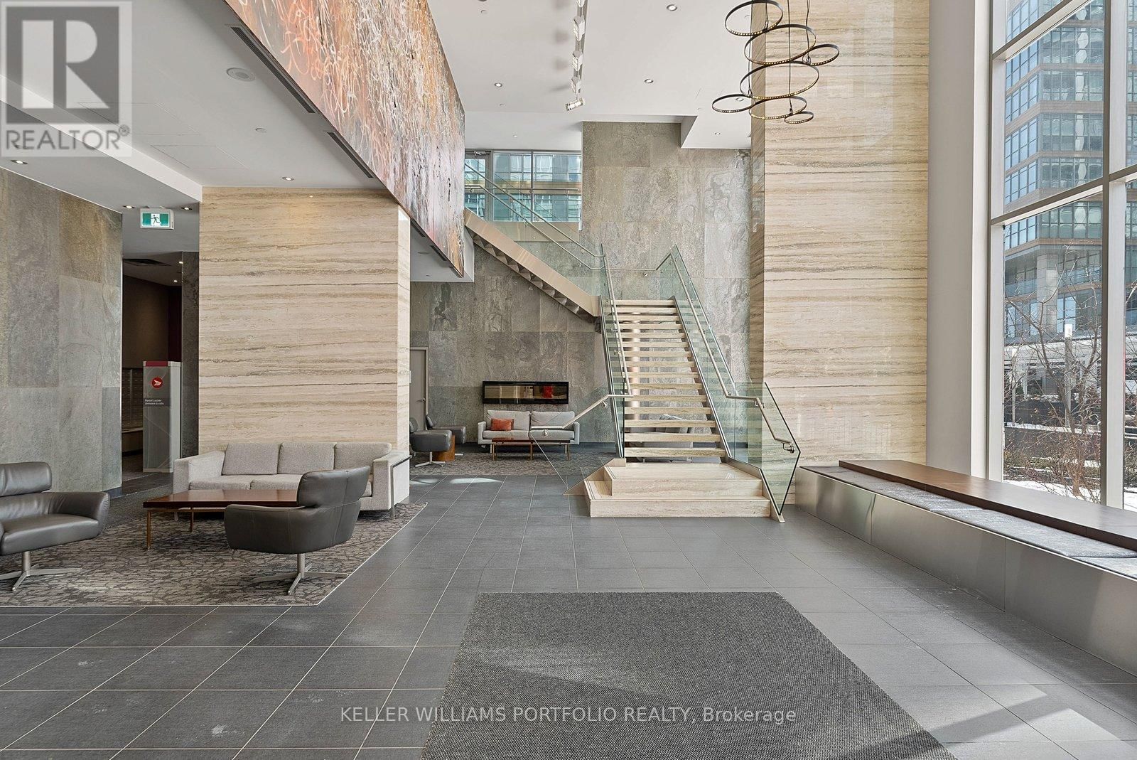 3916 - 15 ICEBOAT TERRACE Image 32