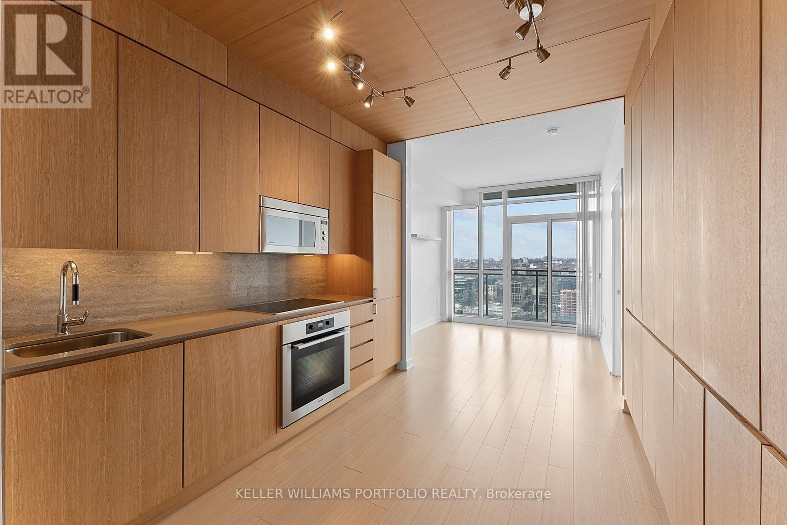 3916 - 15 ICEBOAT TERRACE Image 6