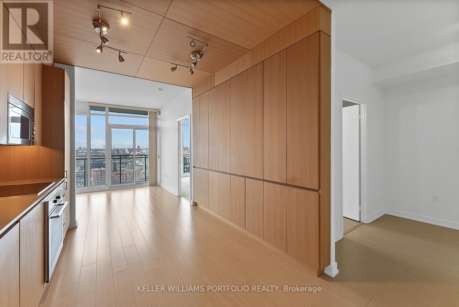 3916 - 15 ICEBOAT TERRACE Image 7