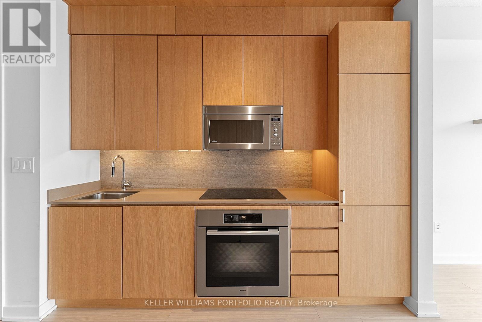 3916 - 15 ICEBOAT TERRACE Image 8