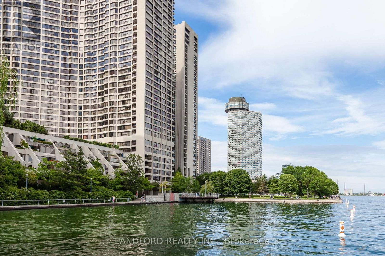 2208 - 33 HARBOUR SQUARE Image 2