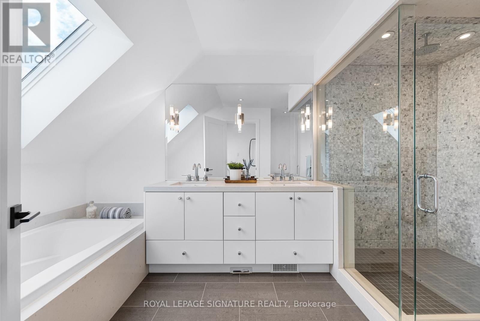 189 BEDFORD PARK AVENUE Image 22