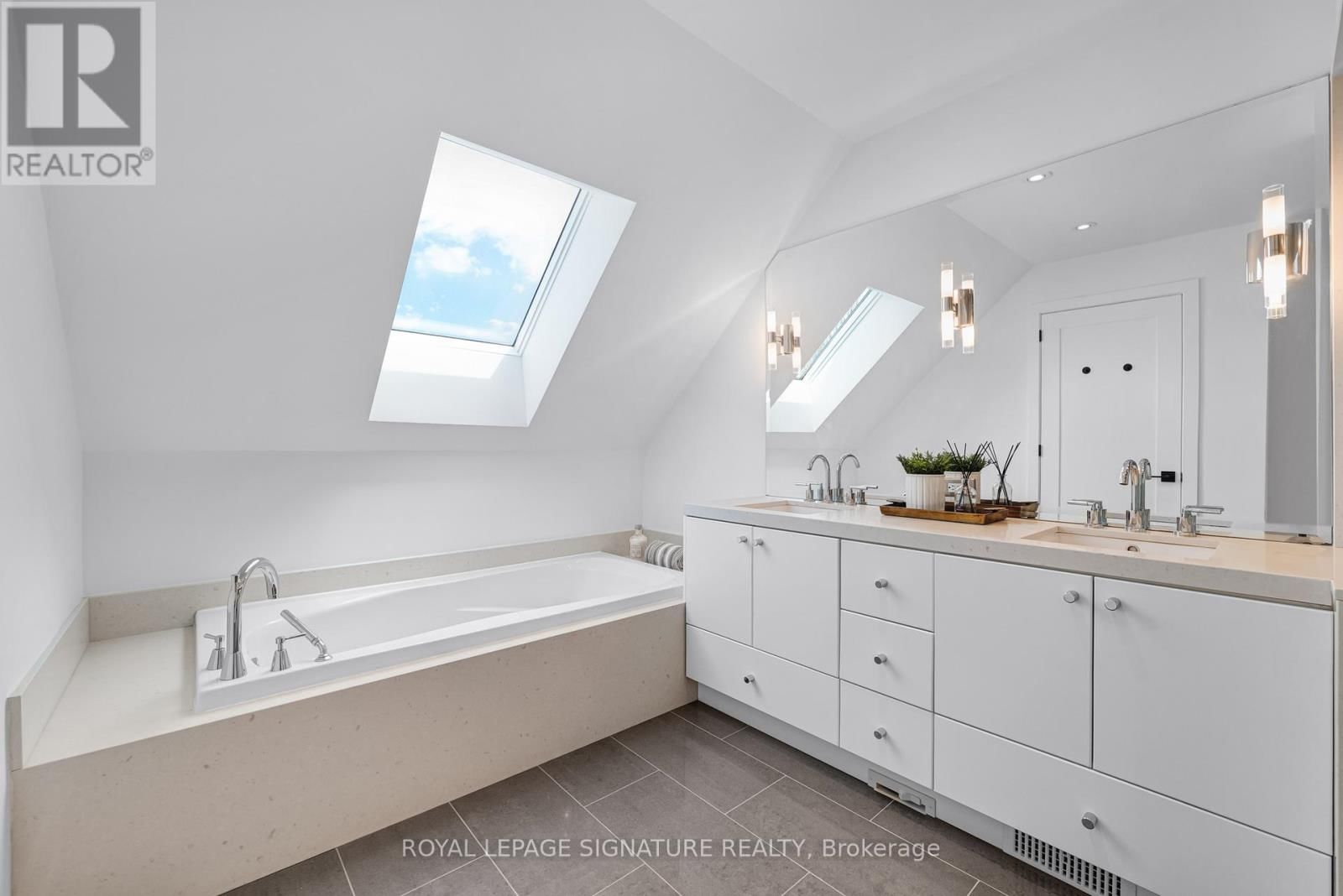 189 BEDFORD PARK AVENUE Image 23