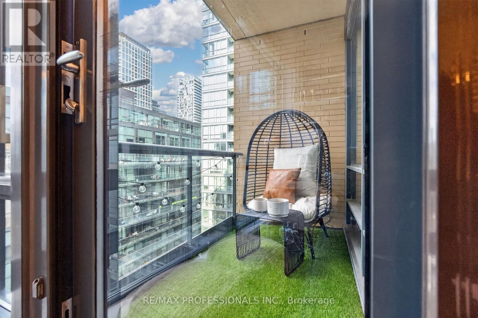 1416 - 438 KING STREET Image 21