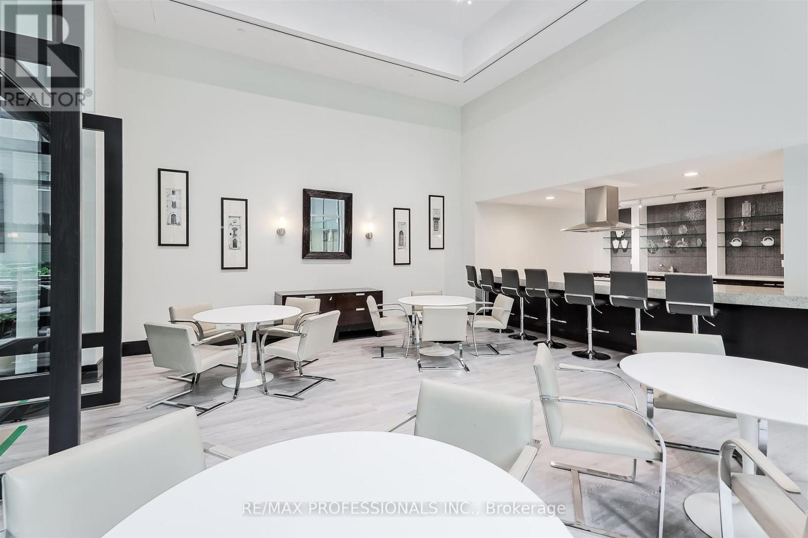 1416 - 438 KING STREET Image 26