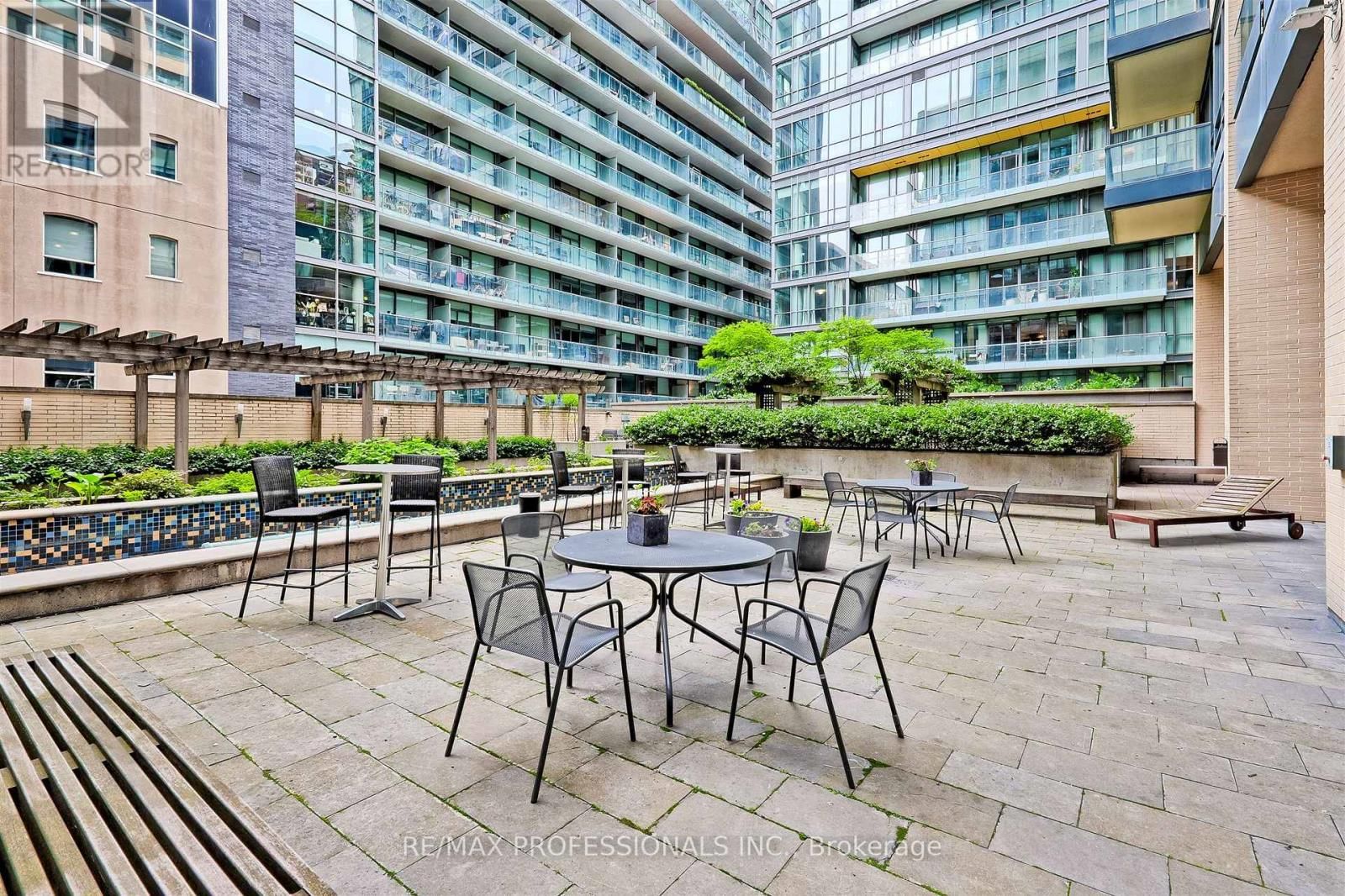 1416 - 438 KING STREET Image 27