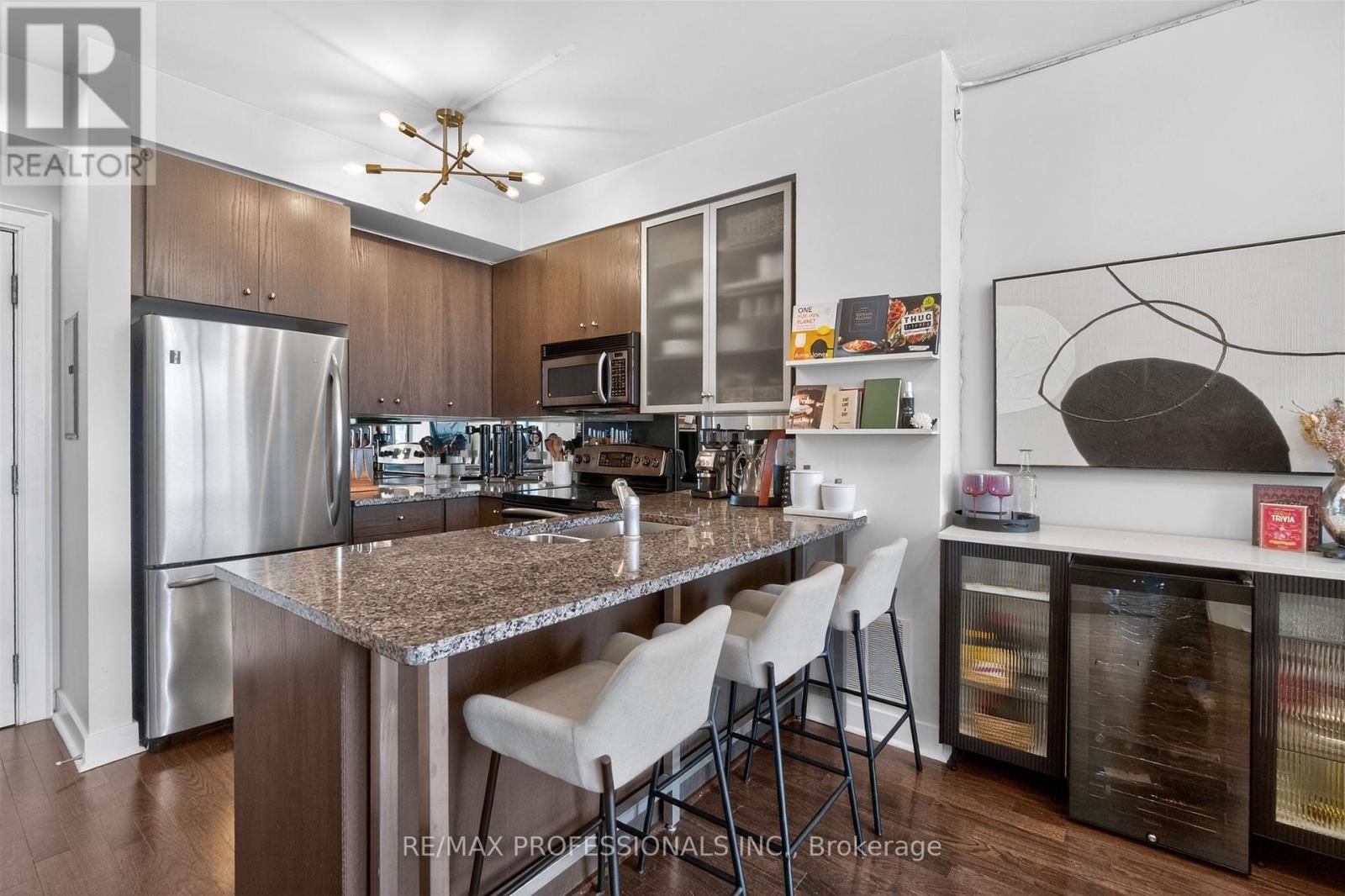 1416 - 438 KING STREET Image 6