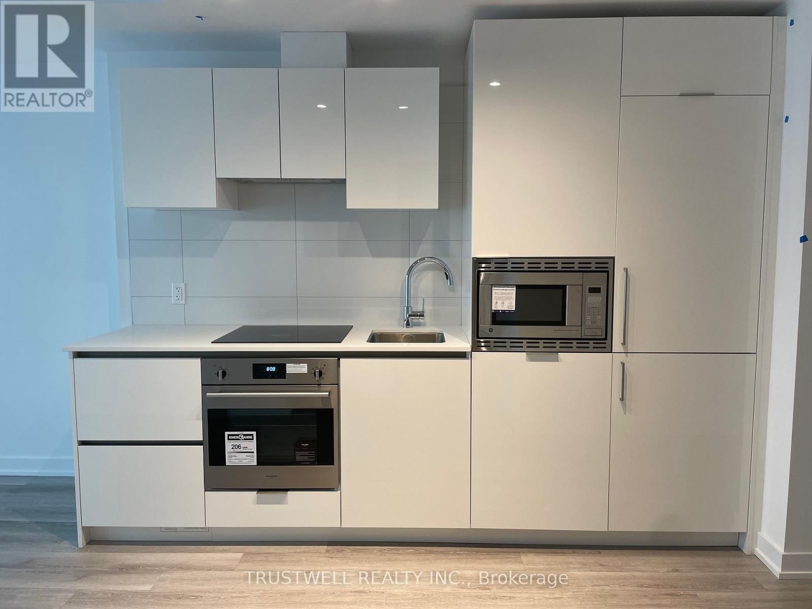 923 - 230 SIMCOE STREET Image 1