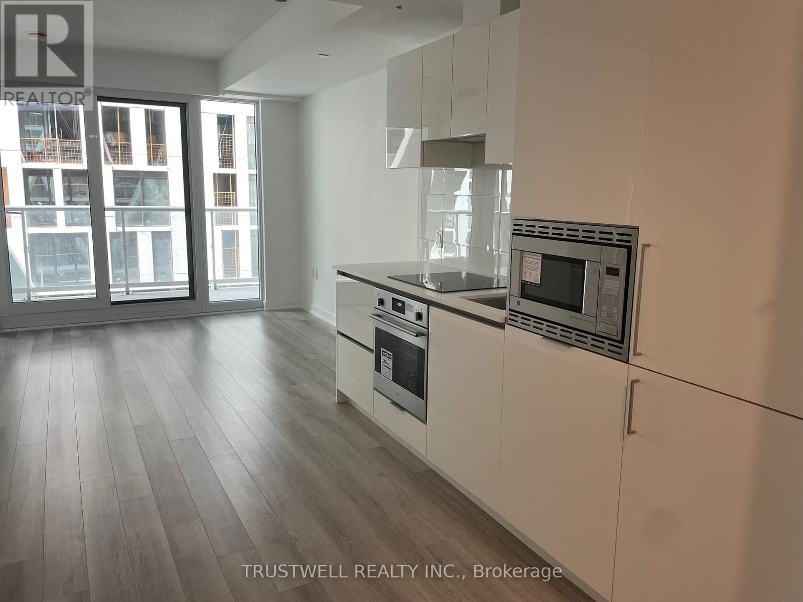 923 - 230 SIMCOE STREET Image 2