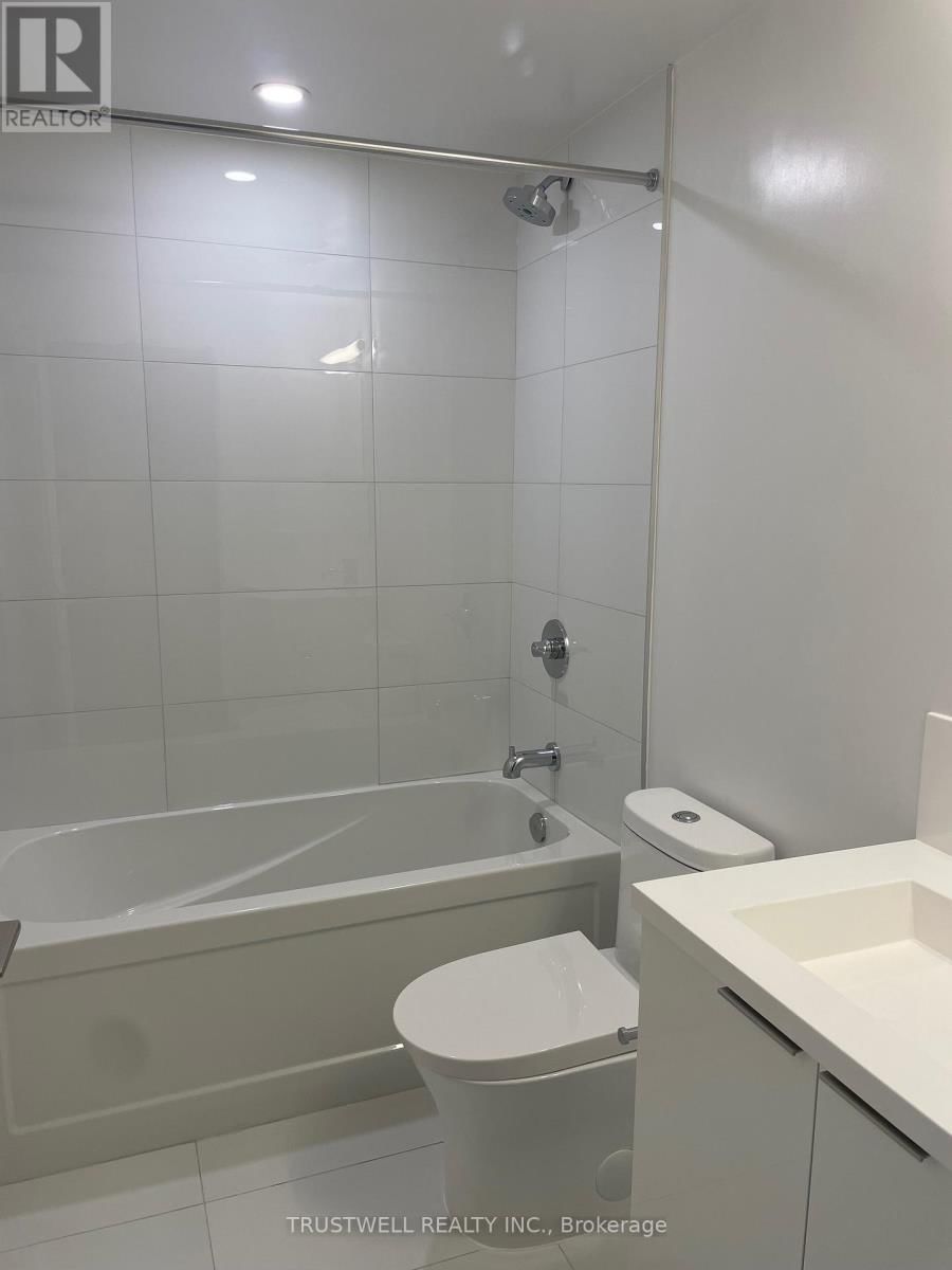 923 - 230 SIMCOE STREET Image 4