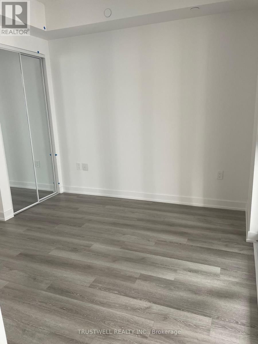 923 - 230 SIMCOE STREET Image 5