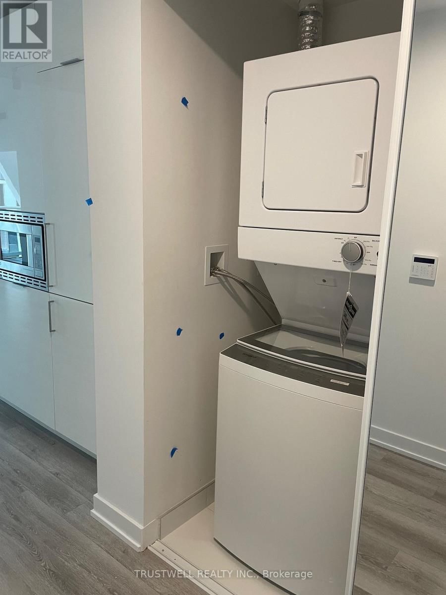 923 - 230 SIMCOE STREET Image 6