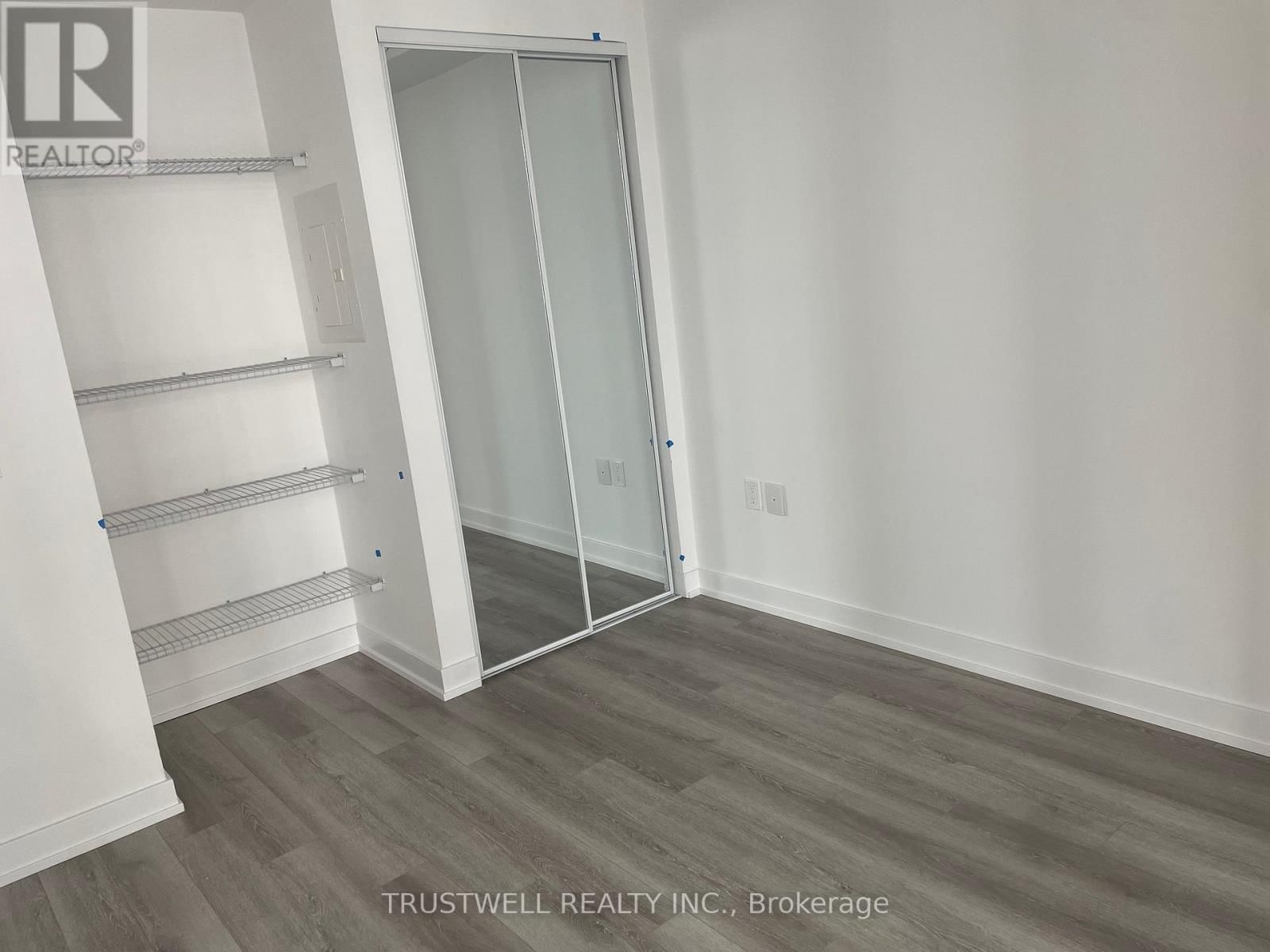 923 - 230 SIMCOE STREET Image 7