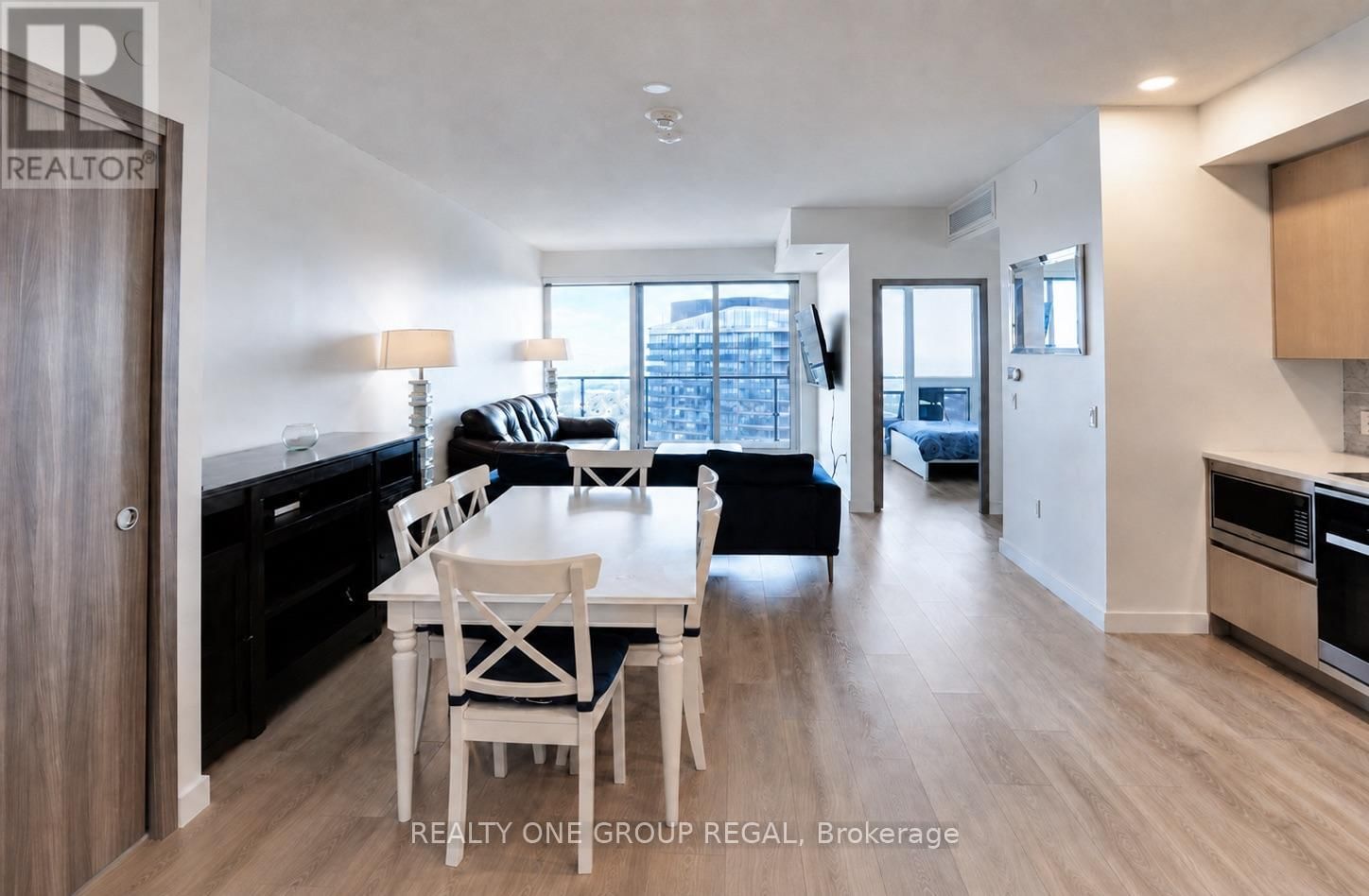 3708 - 85 MCMAHON DRIVE Image 6