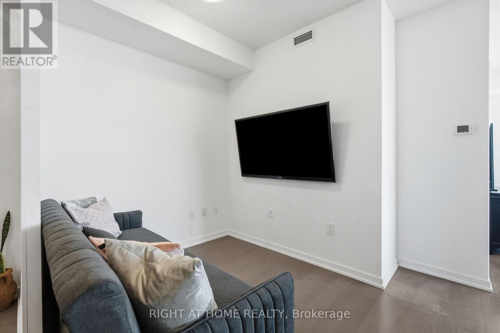 1012 - 70 FOREST MANOR ROAD Image 11