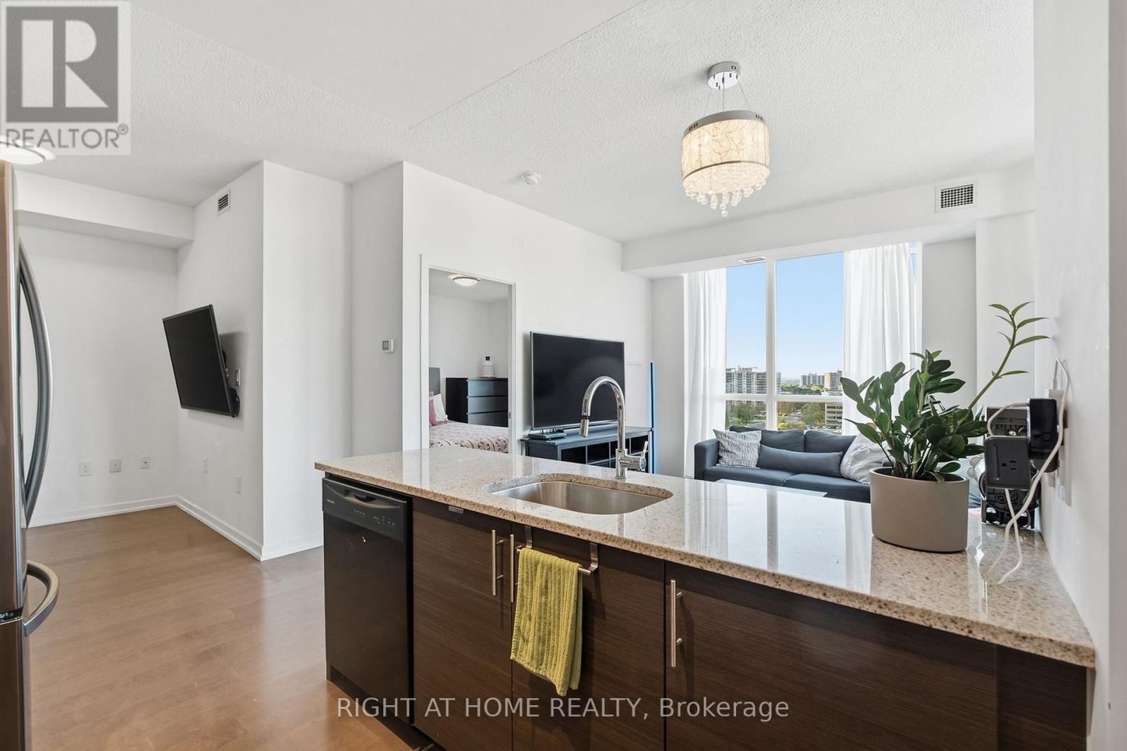 1012 - 70 FOREST MANOR ROAD Image 4