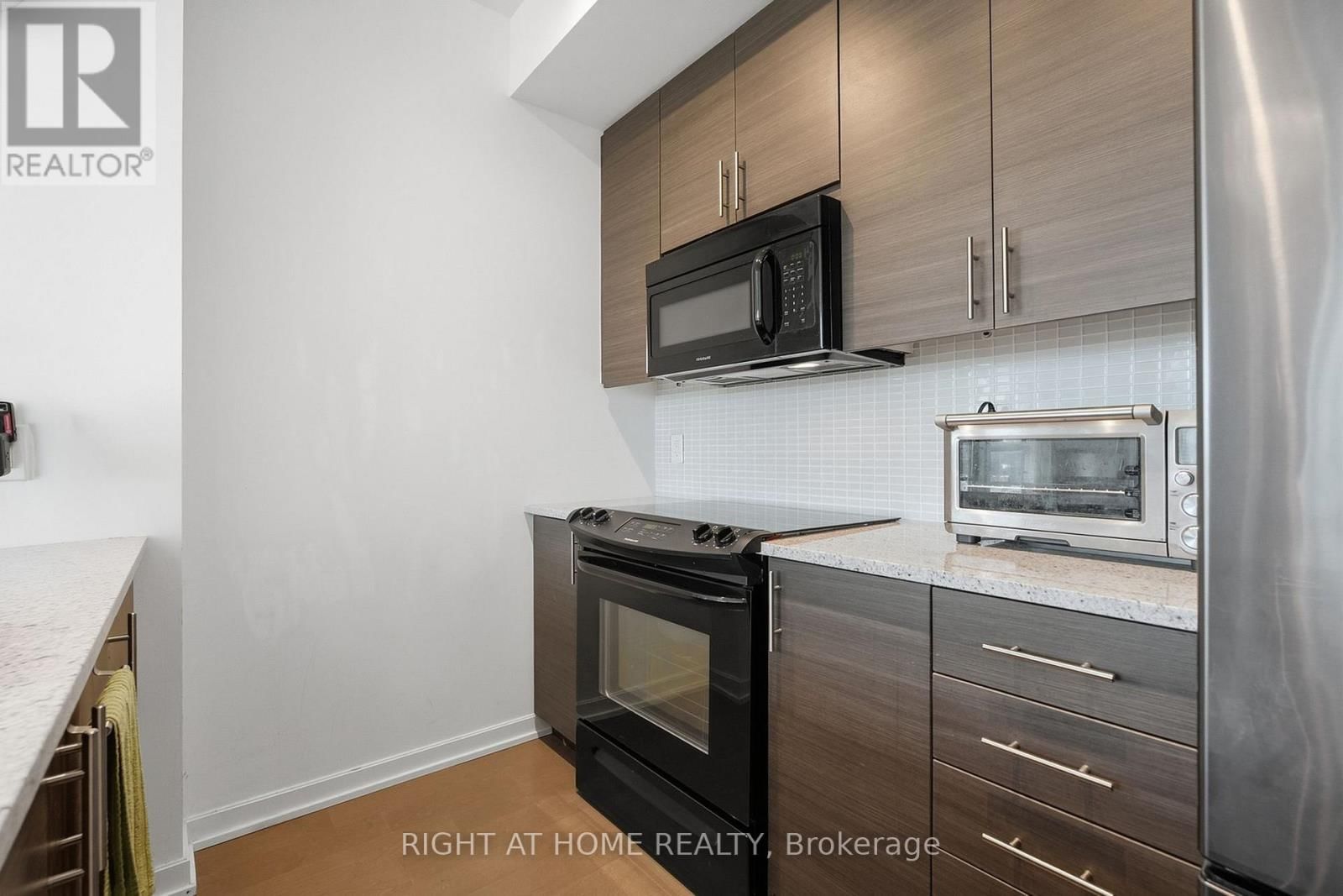 1012 - 70 FOREST MANOR ROAD Image 7