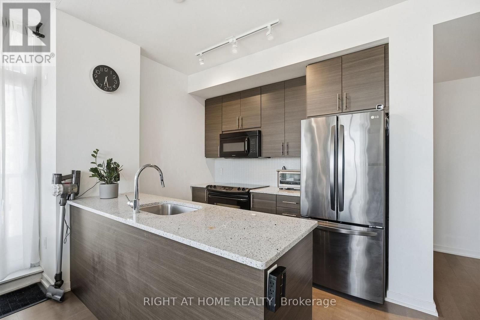 1012 - 70 FOREST MANOR ROAD Image 9
