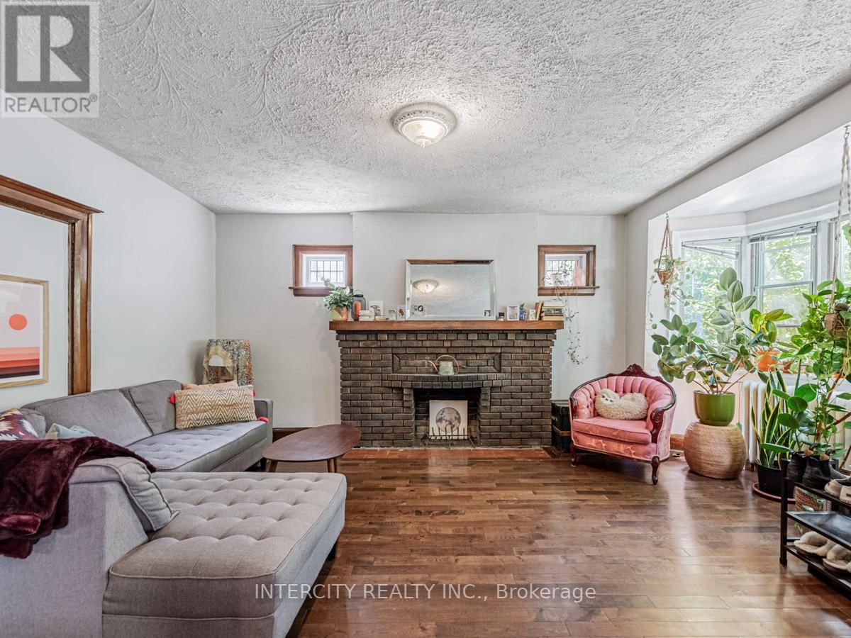 111 ALBERTA AVE Image 11