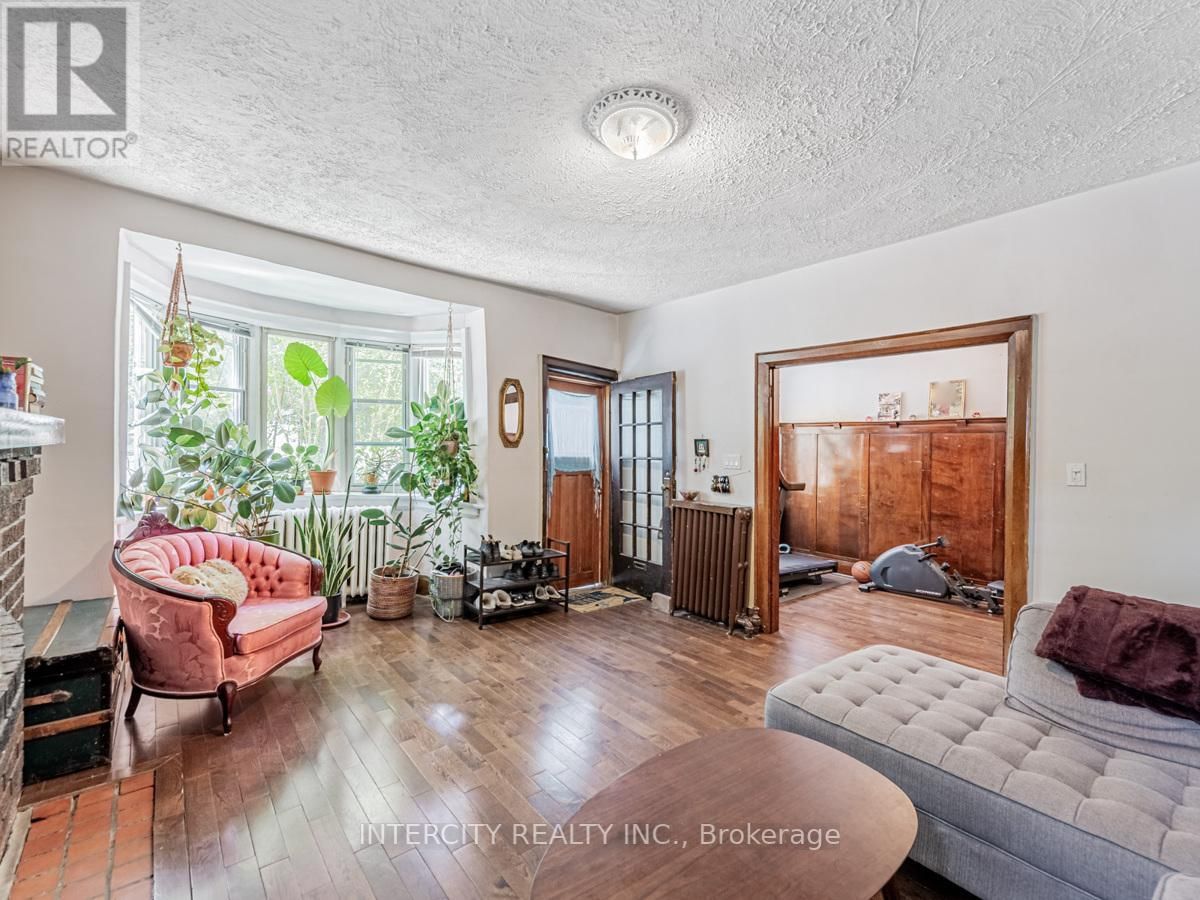 111 ALBERTA AVE Image 12