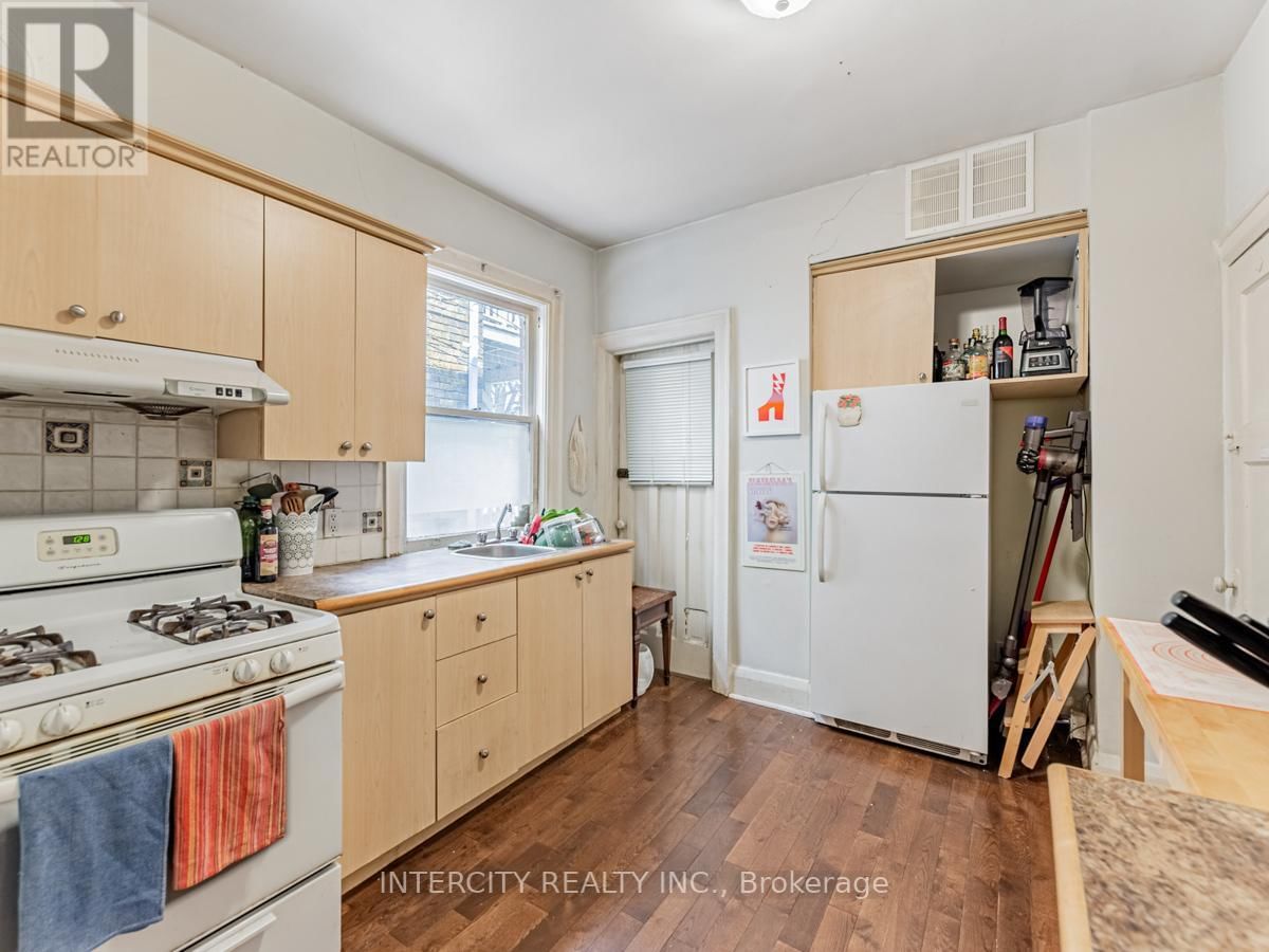 111 ALBERTA AVE Image 14