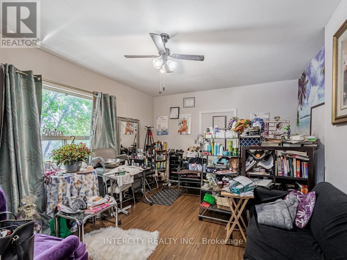 111 ALBERTA AVE Image 16