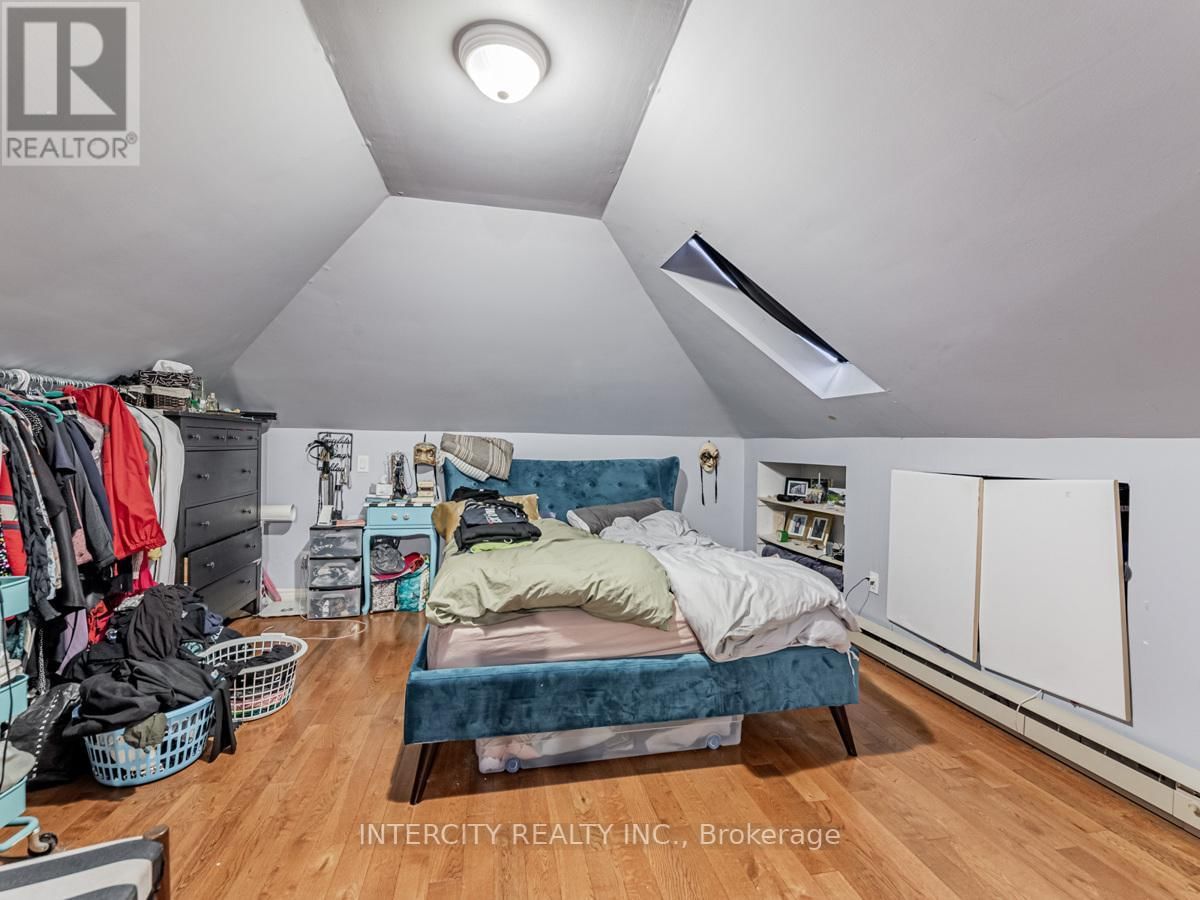 111 ALBERTA AVE Image 32